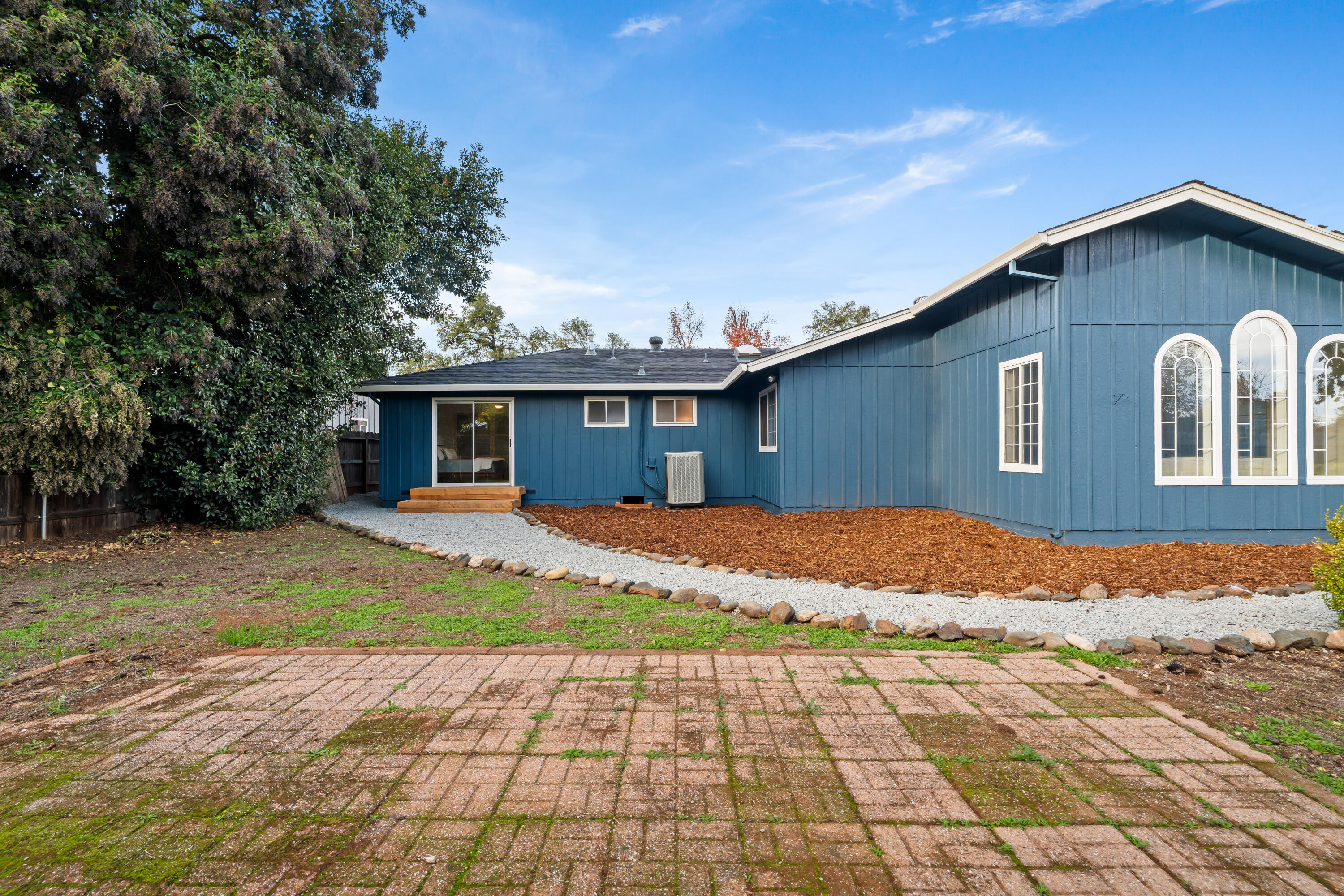 595 Rafael Street Redding, CA 96002 - Photo 51 of 54 a front view of house with yard