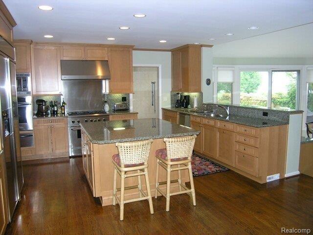 742 Shelden Road Grosse Pointe, MI 48236 - Photo 6 of 13 Kitchen