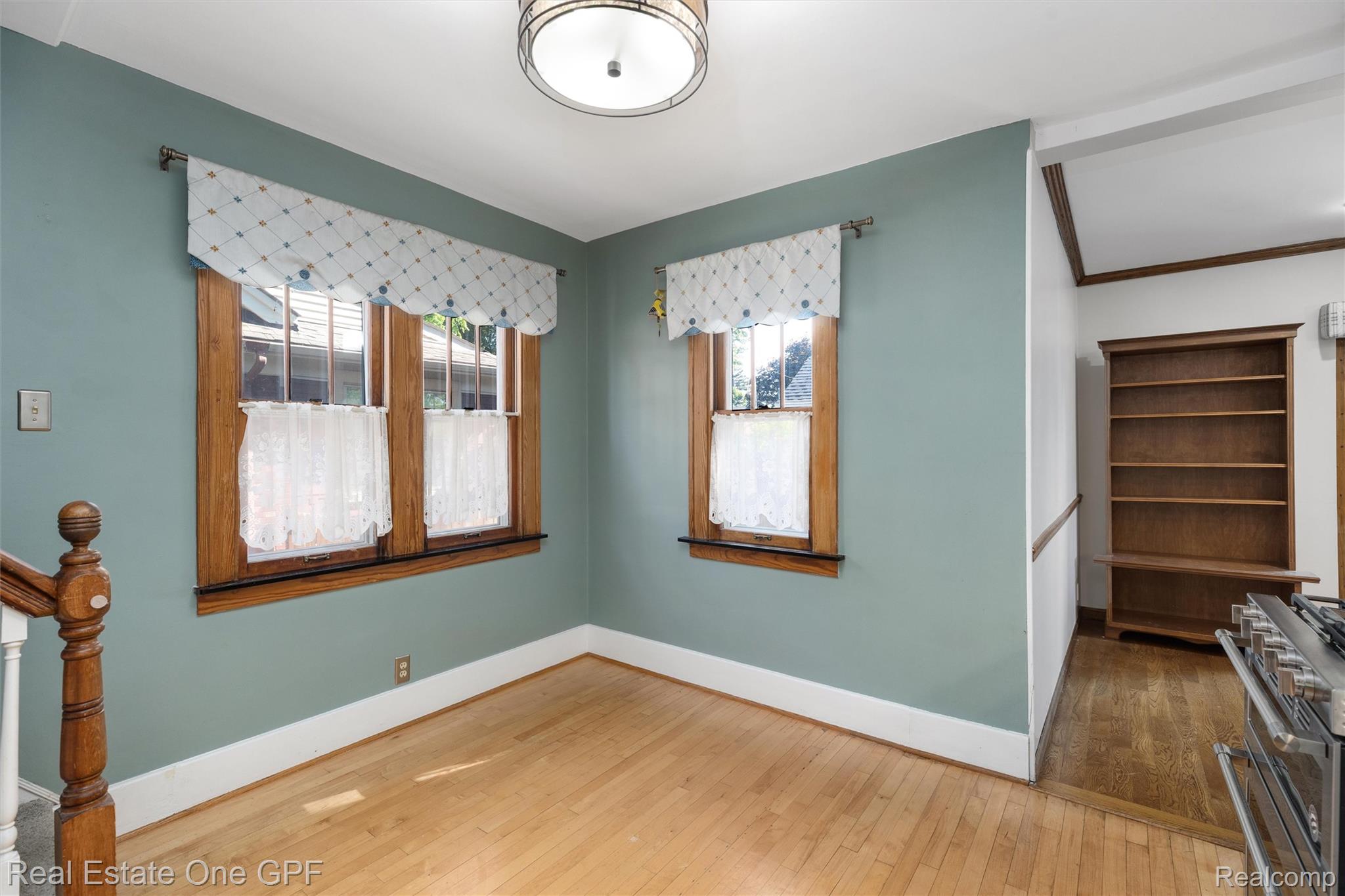 957 Fisher Road Grosse Pointe, MI 48230 - Photo 26 of 38 26-957 Fisher Rd 0025.jpg