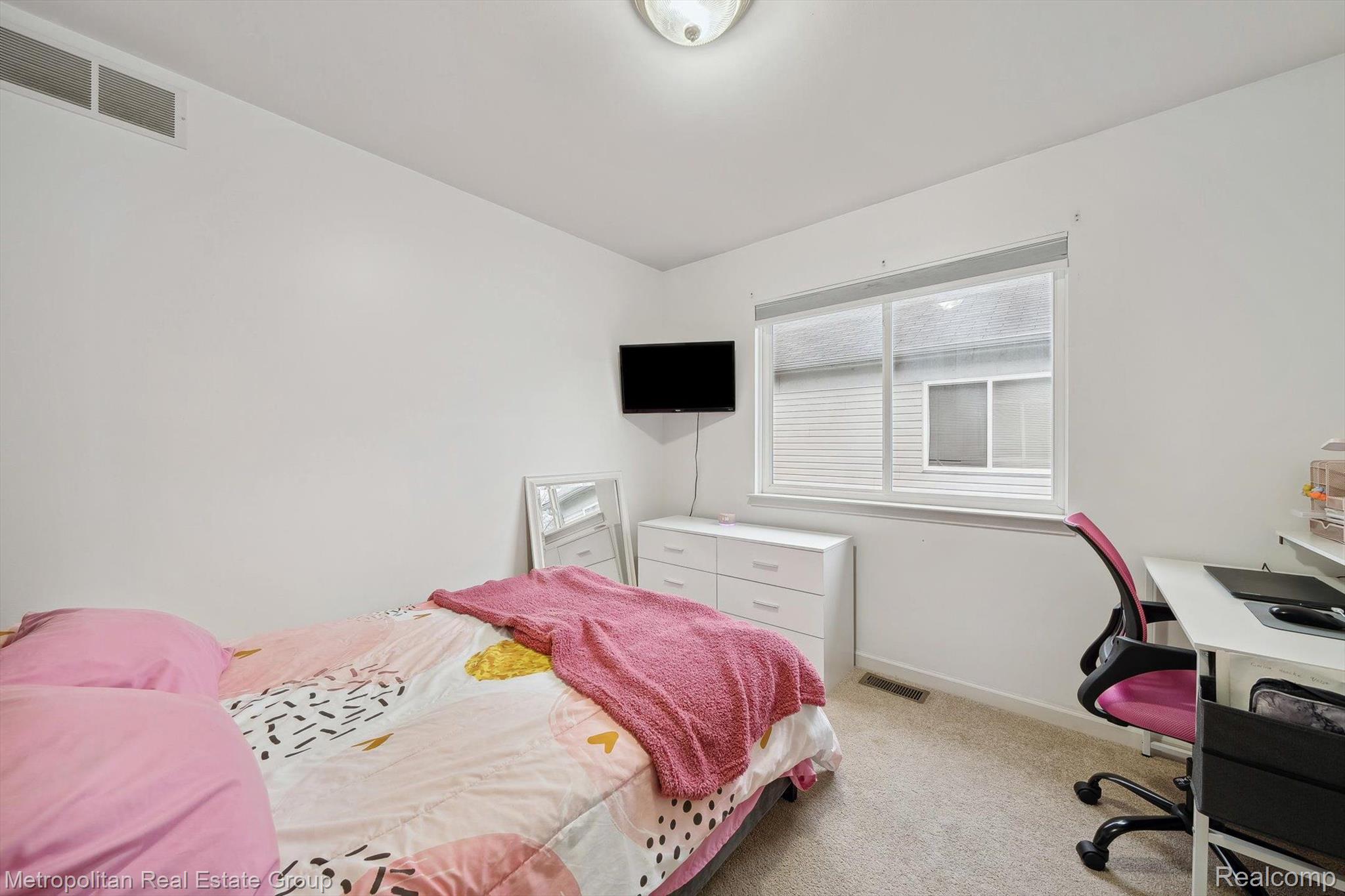 19238 Martin Road Roseville, MI 48066 - Photo 12 of 42 Gallery Image 12