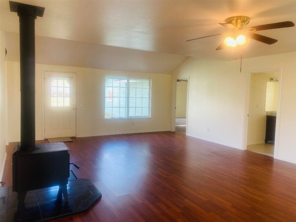 11324 Eastside Road Fort Jones, CA 96032 - Photo 11 of 19 Gallery Image 11