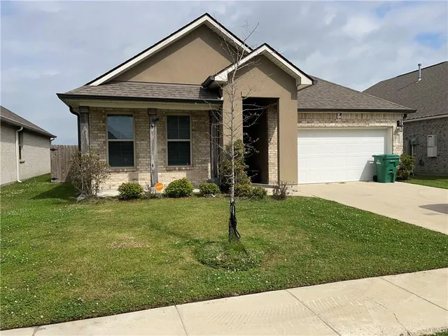 $2,300 | 7512 1st Lake Drive, Slidell, LA 70461