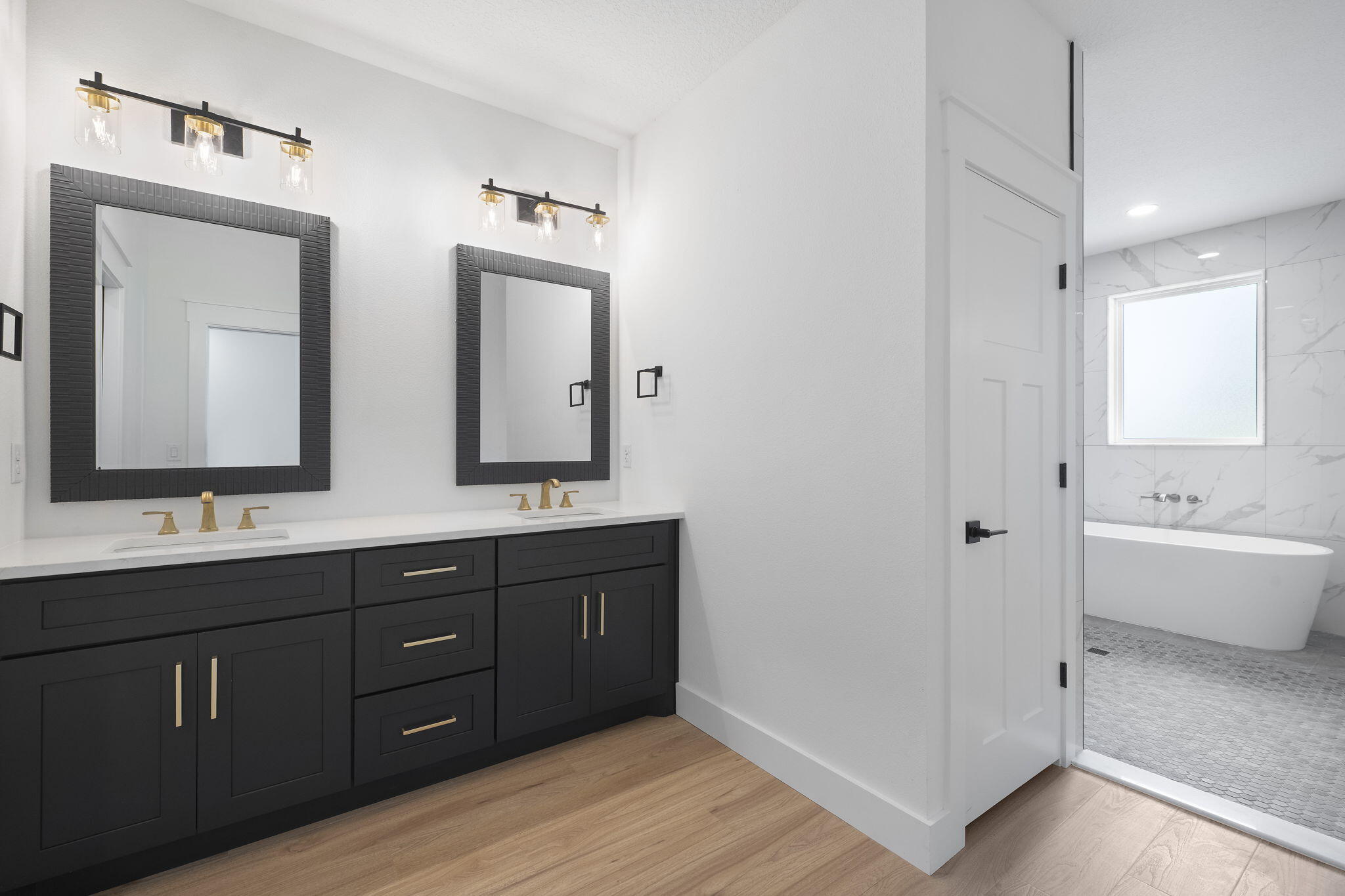 7713 Sandstone Street Navarre, FL 32566 - Photo 28 of 86 Spa like bathrooms