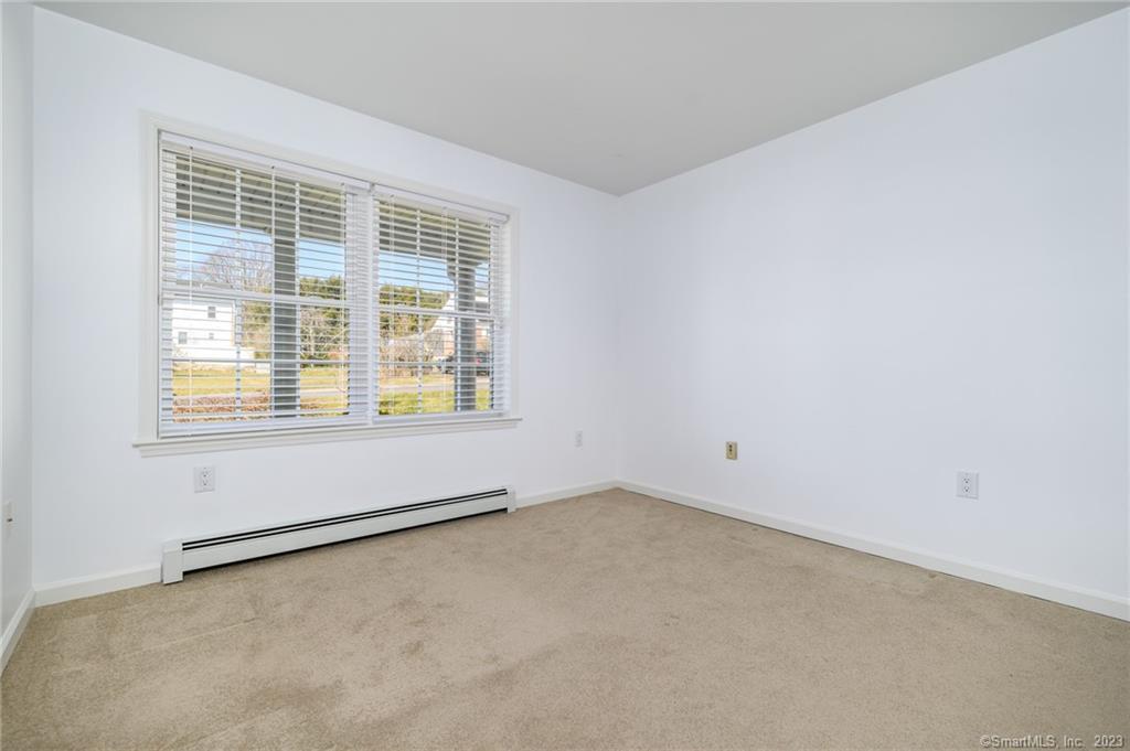 217 Highlawn Road Fairfield, CT 06824 - Photo 19 of 27 an empty room with a window