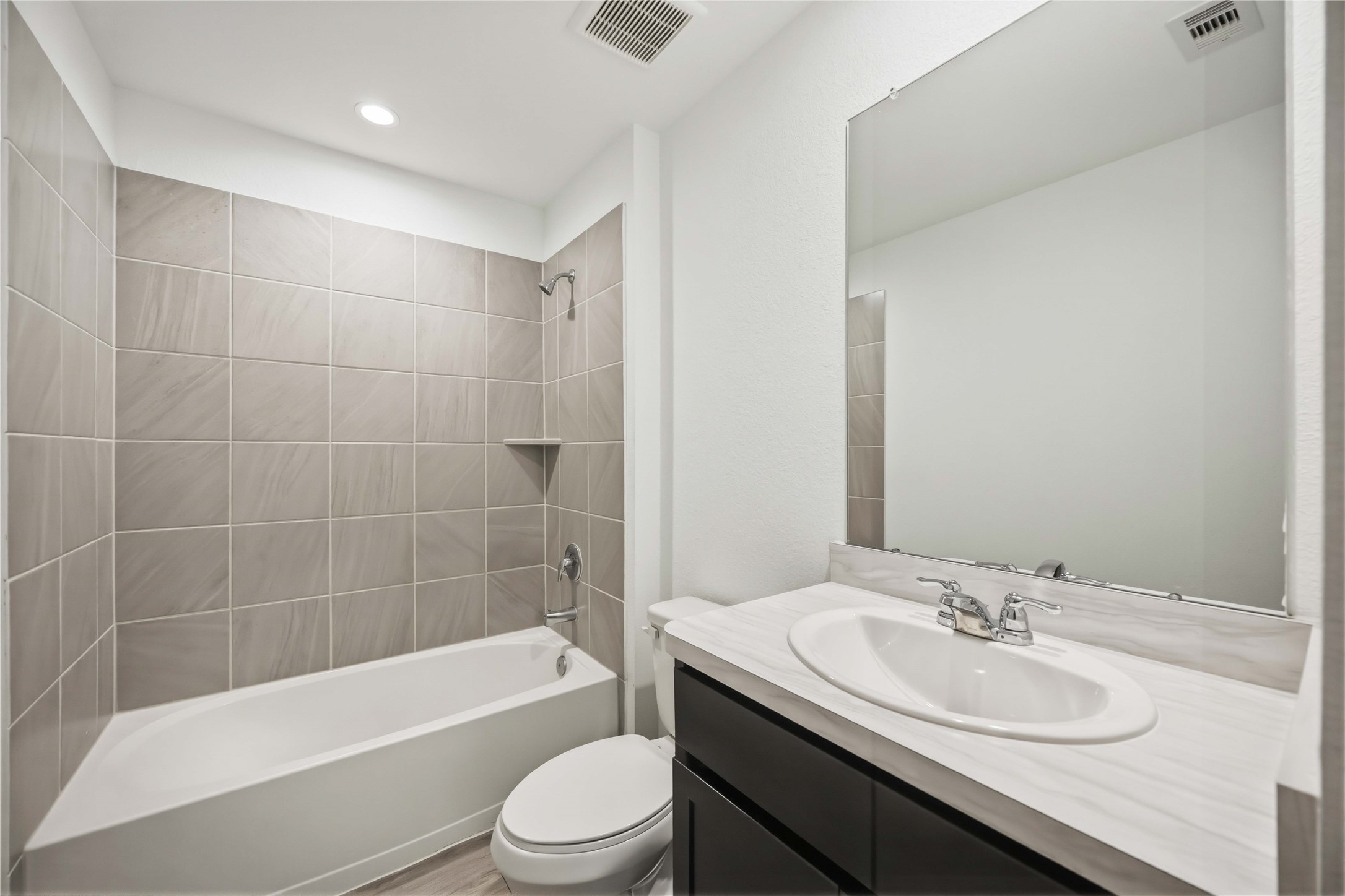 12219 Ridge River Lane Houston, TX 77067 - Photo 23 of 30 Second bathroom