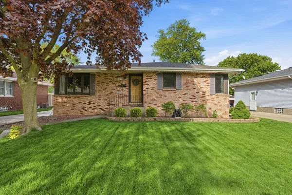 $264,900 | 9015 O O Day Drive, Highland, IN 46322