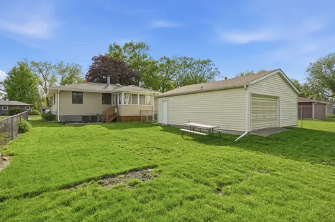 a view of a house with backyard