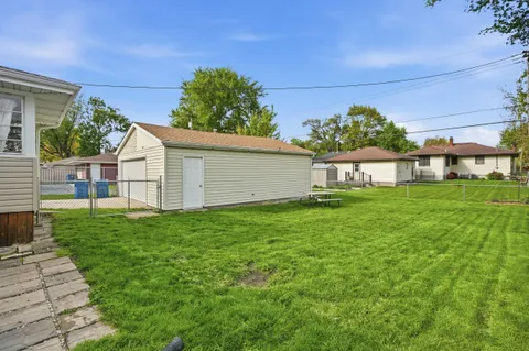 a view of a house with backyard and garden