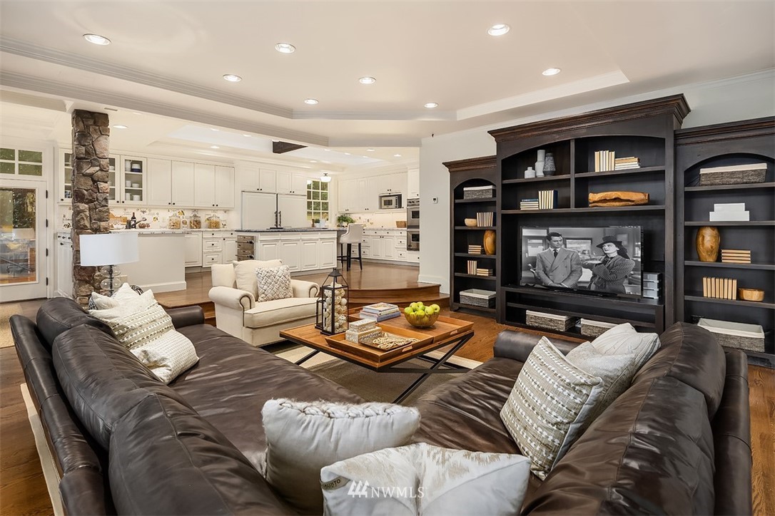 3432 Hunts Point Road Hunts Point, WA 98004 - Photo 11 of 39