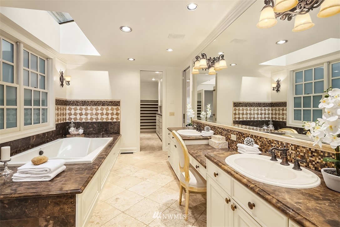 3432 Hunts Point Road Hunts Point, WA 98004 - Photo 18 of 39