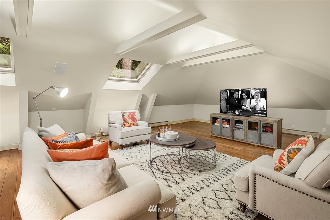 3432 Hunts Point Road Hunts Point, WA 98004 - Photo 23 of 39