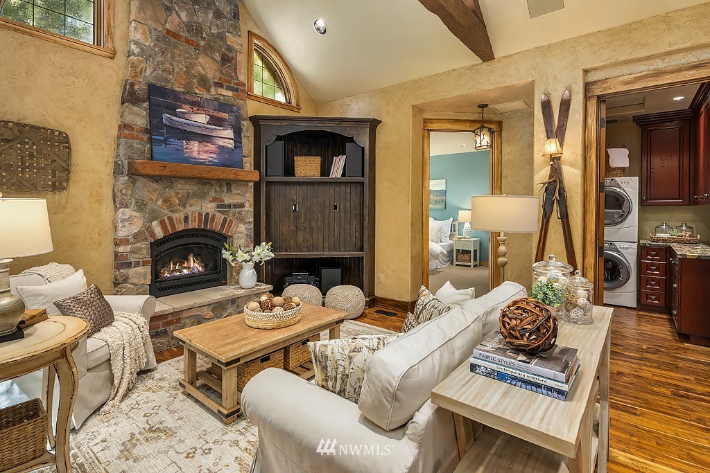 3432 Hunts Point Road Hunts Point, WA 98004 - Photo 28 of 39