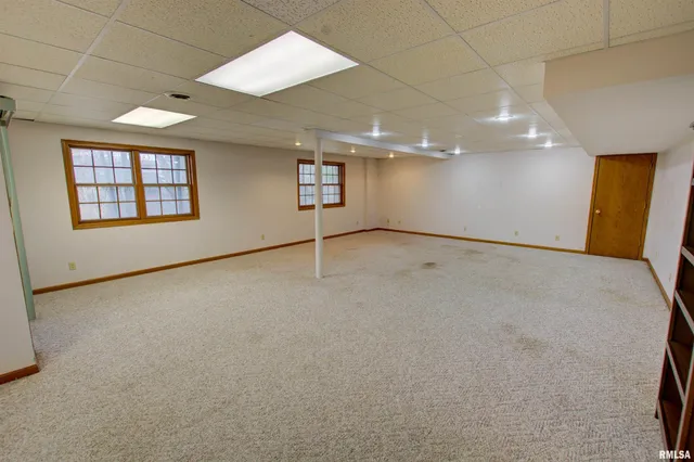 $300,000 | 591 Breezy Point Drive, Clinton, IA 52732