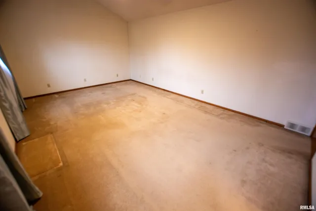 $300,000 | 591 Breezy Point Drive, Clinton, IA 52732