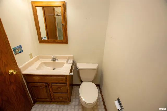 $300,000 | 591 Breezy Point Drive, Clinton, IA 52732