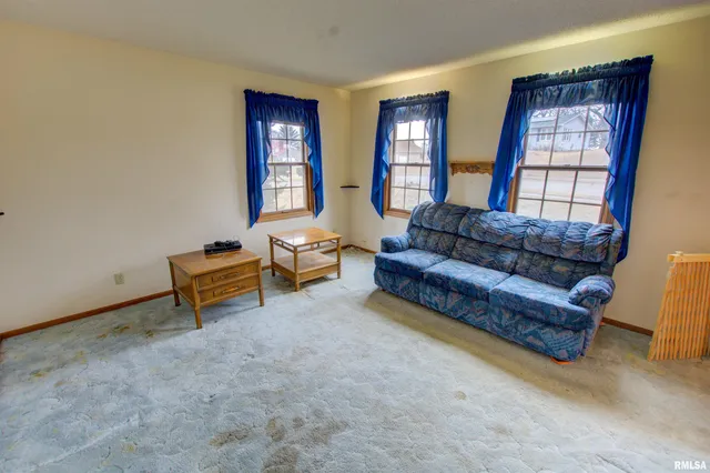 $300,000 | 591 Breezy Point Drive, Clinton, IA 52732