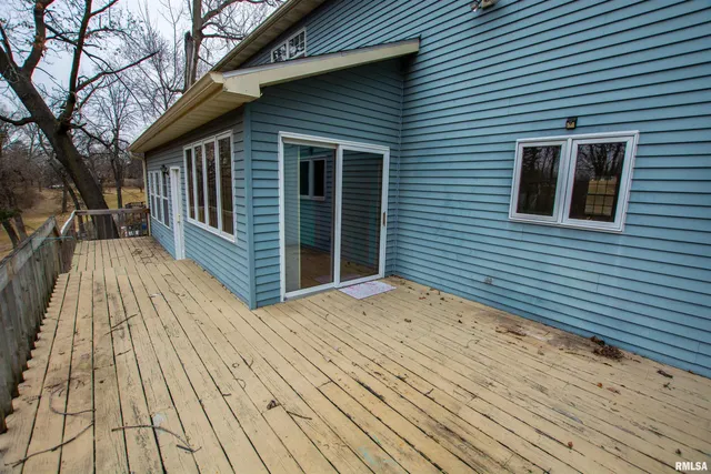 $300,000 | 591 Breezy Point Drive, Clinton, IA 52732