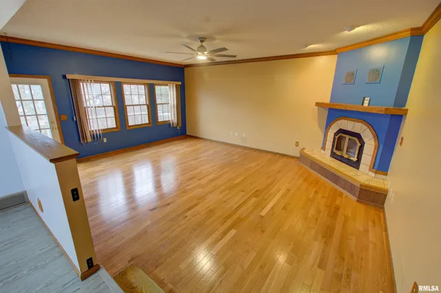 $300,000 | 591 Breezy Point Drive, Clinton, IA 52732