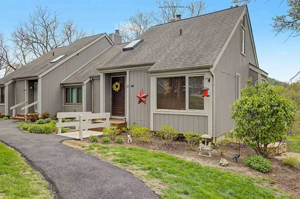 $215,000 | 12 Cedar Bluff Lane, Galena, IL 61036
