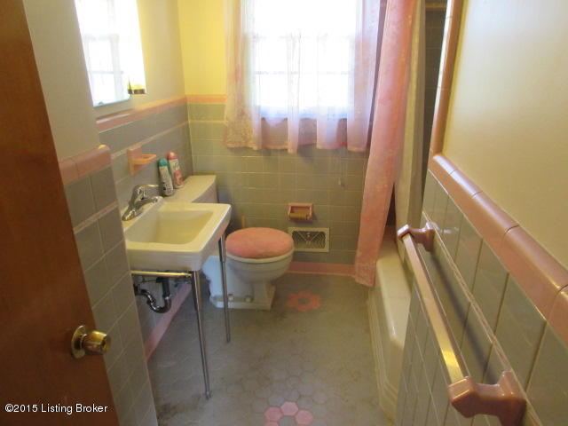 3508 Janell Road Louisville, KY 40216 - Photo 8 of 18 Bathroom