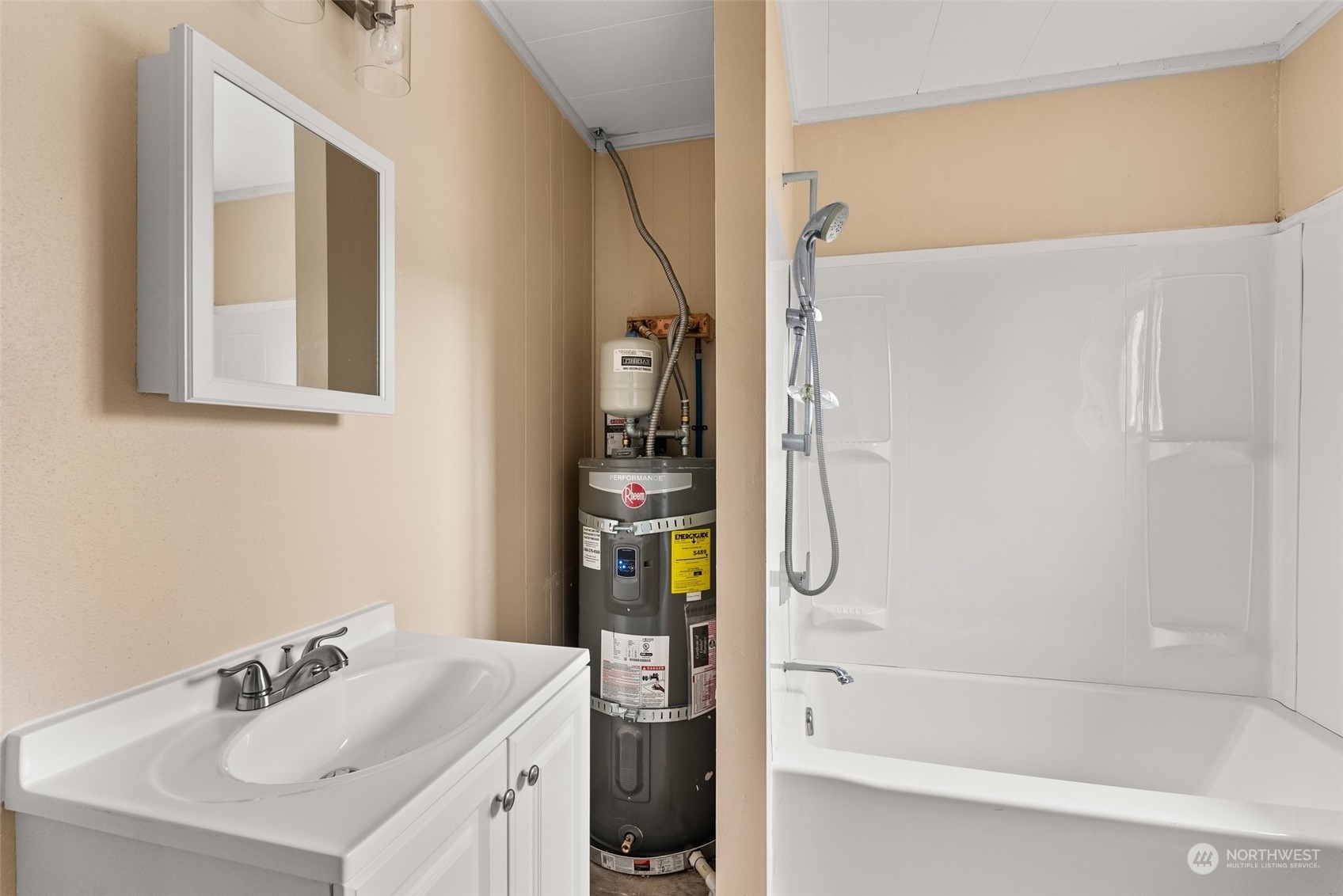 325 East Main Mossyrock, WA 98564 - Photo 11 of 24 a bathroom with a bath tub and a sink