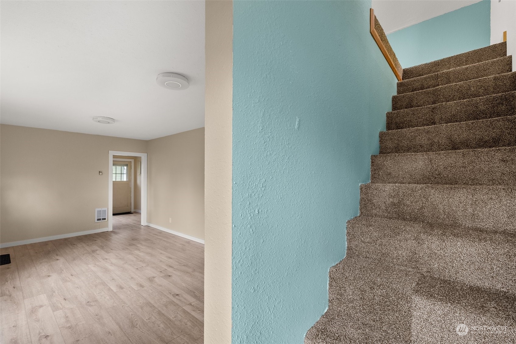 325 East Main Mossyrock, WA 98564 - Photo 14 of 24 a view of an entryway