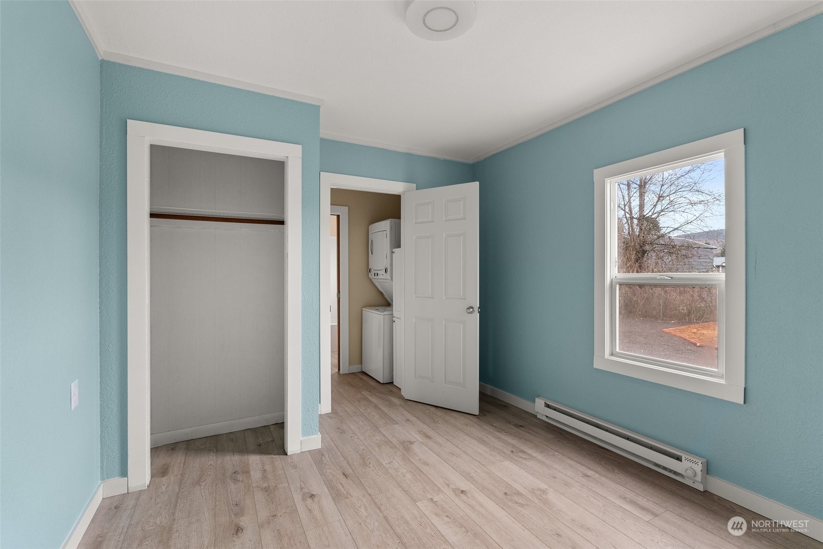 325 East Main Mossyrock, WA 98564 - Photo 9 of 24 an empty room with windows and closet