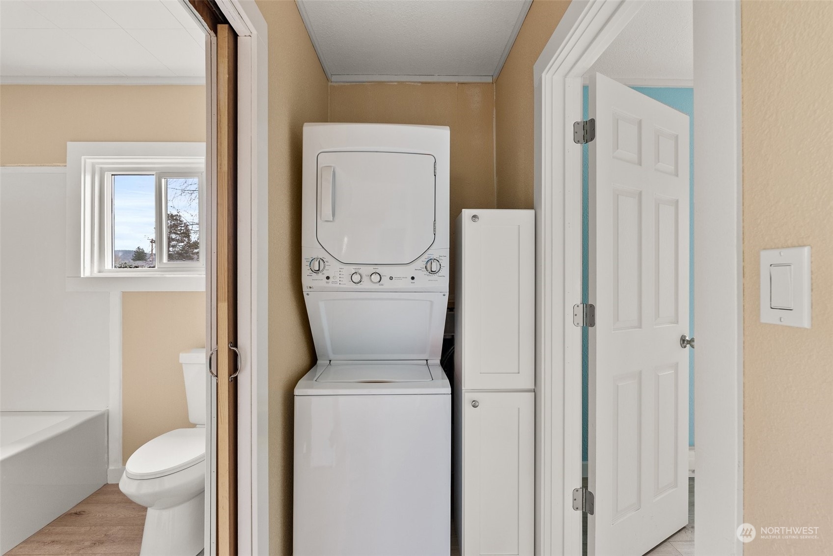 325 East Main Mossyrock, WA 98564 - Photo 10 of 24 a utility room with dryer and washer