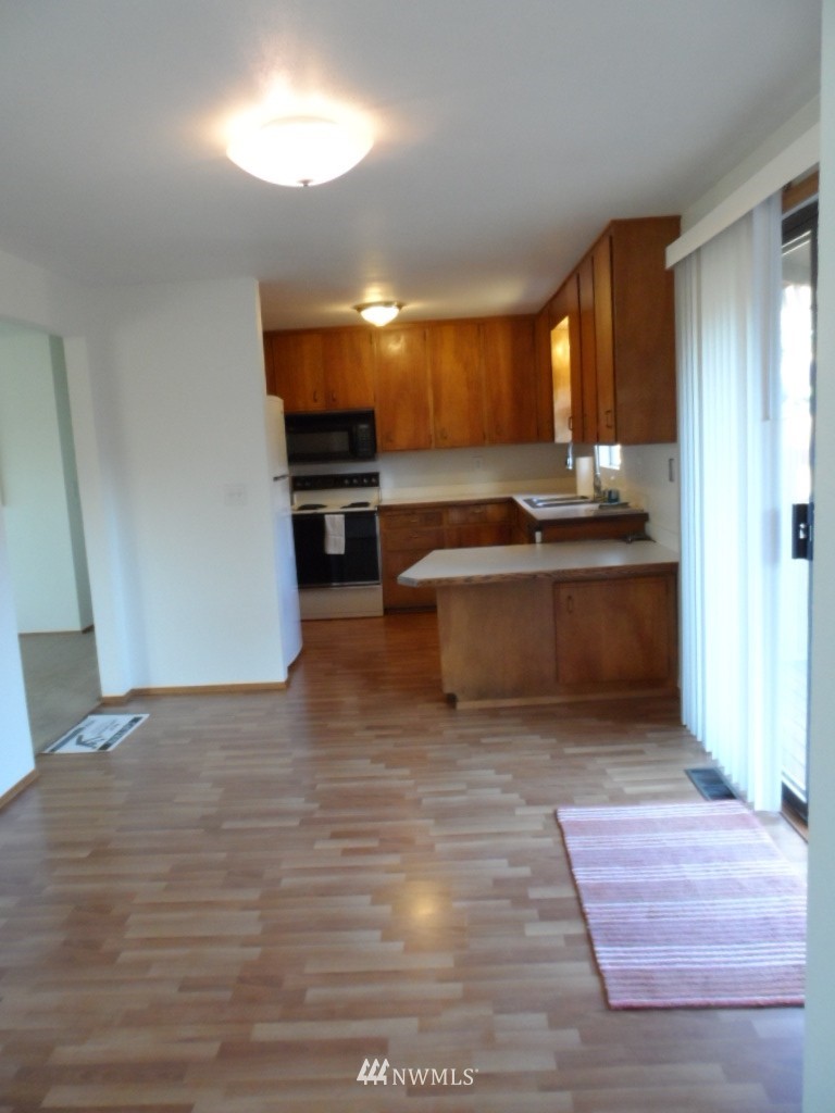 4209 Northeast 8th Street Renton, WA 98059 - Photo 11 of 16