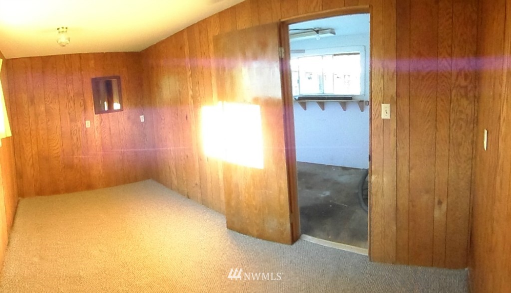 4209 Northeast 8th Street Renton, WA 98059 - Photo 14 of 16