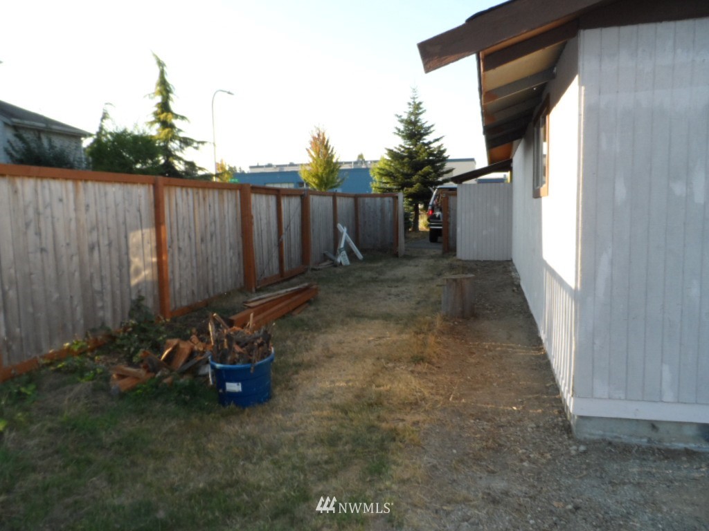 4209 Northeast 8th Street Renton, WA 98059 - Photo 15 of 16
