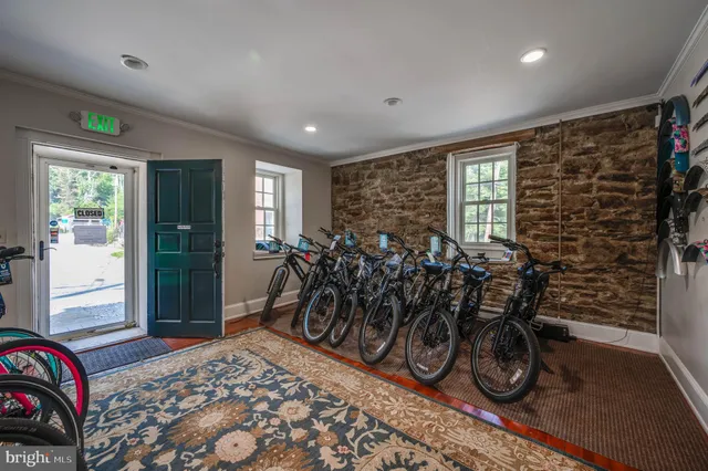 a very nice looking room with gym equipment