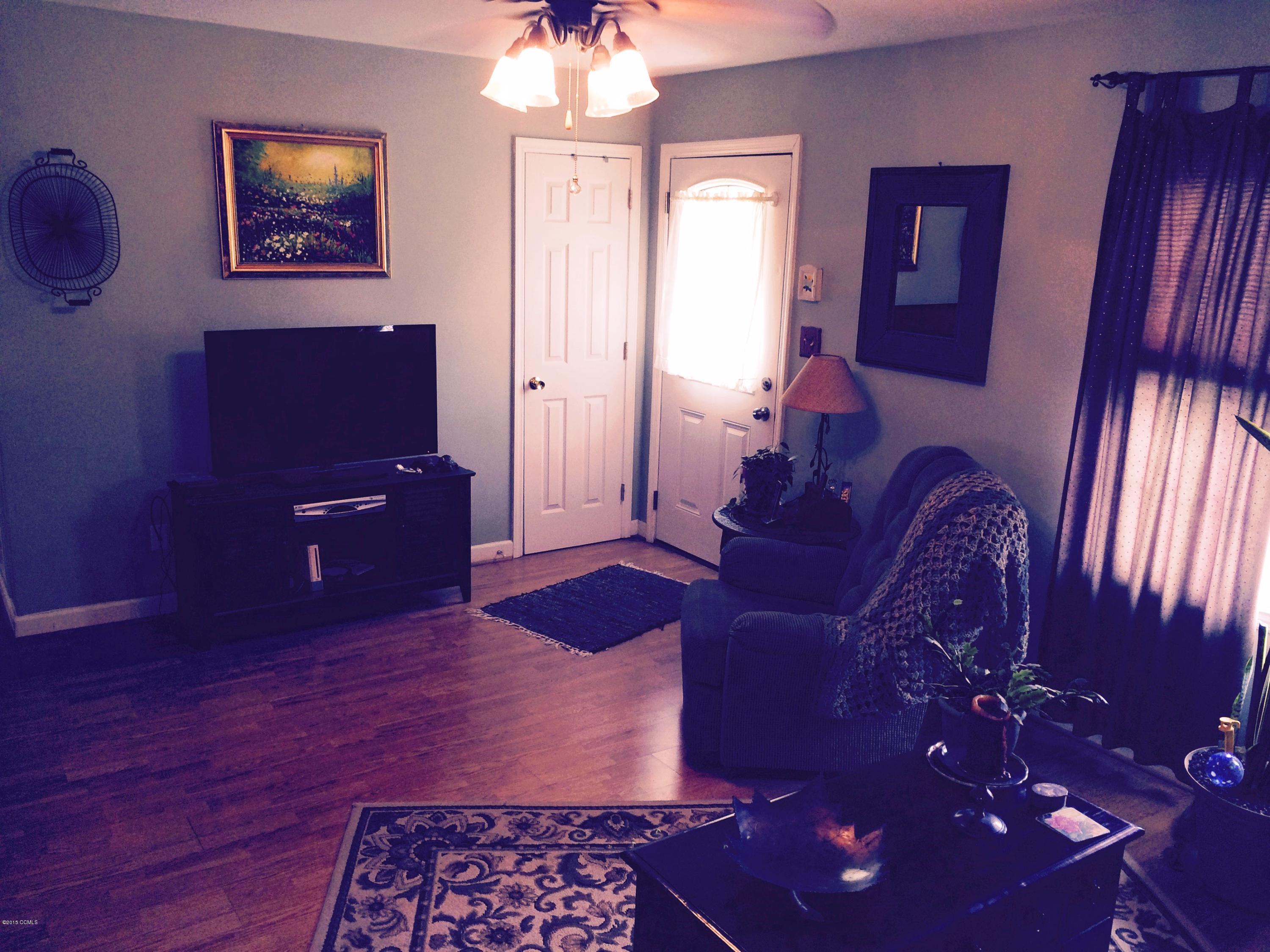 1160 Hibbs Road Newport, NC 28570 - Photo 8 of 49 Living Room Entrance