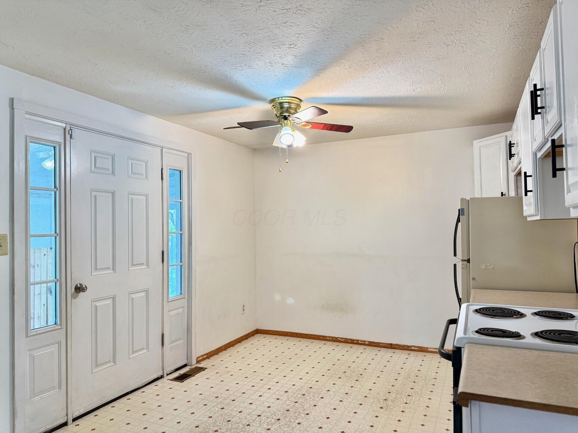 3863 Edendale Road Columbus, OH 43207 - Photo 14 of 16 kitchen