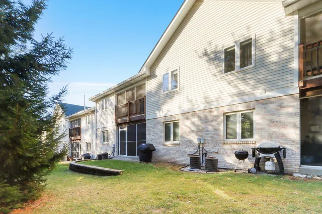 $380,000 | 91 Potawatomi Road, Unit G4, Williams Bay, WI 53191