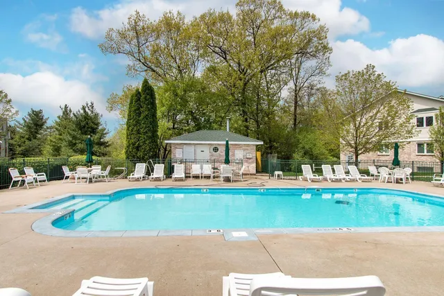 $380,000 | 91 Potawatomi Road, Unit G4, Williams Bay, WI 53191