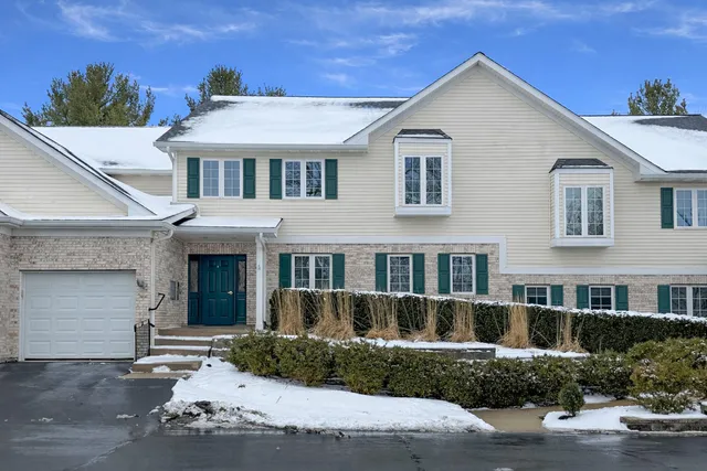 $380,000 | 91 Potawatomi Road, Unit G4, Williams Bay, WI 53191