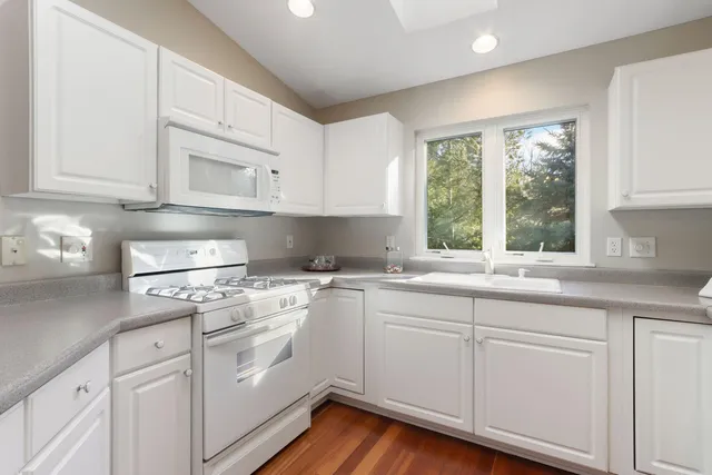 $380,000 | 91 Potawatomi Road, Unit G4, Williams Bay, WI 53191