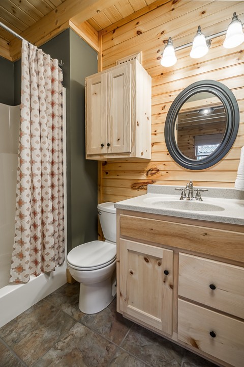 995 Dale Ridge Road Dowelltown, TN 37059 - Photo 17 of 45 a bathroom with a granite countertop toilet and a sink