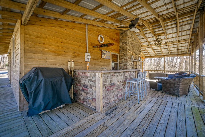 995 Dale Ridge Road Dowelltown, TN 37059 - Photo 22 of 45 a balcony with wooden floor