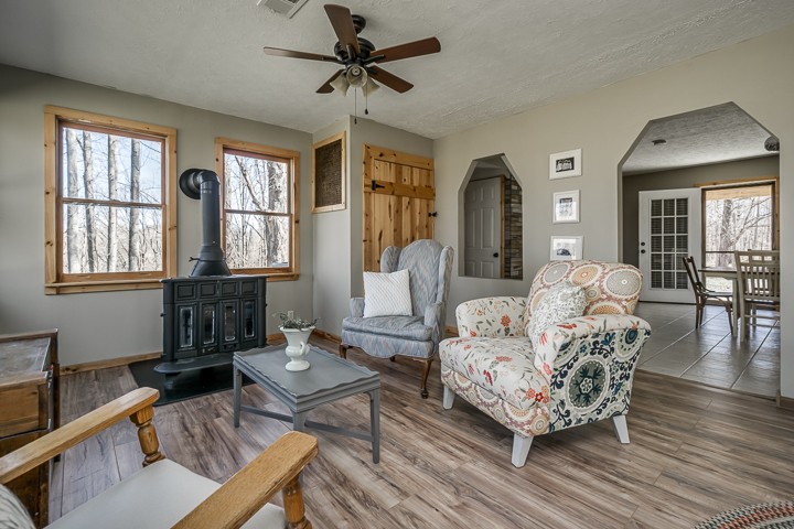 995 Dale Ridge Road Dowelltown, TN 37059 - Photo 33 of 45 a living room with furniture two window and wooden floor