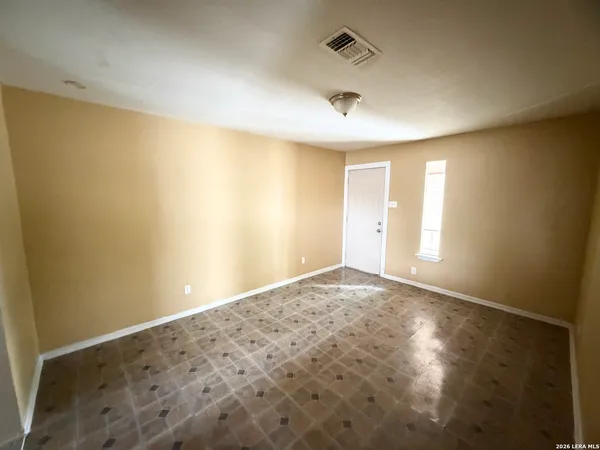 $950 | 115 Victor Street, Unit 4, San Antonio, TX 78209
