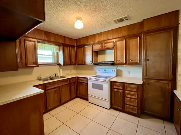 $139,000 | 1012 East Oak Street, Brownfield, TX 79316