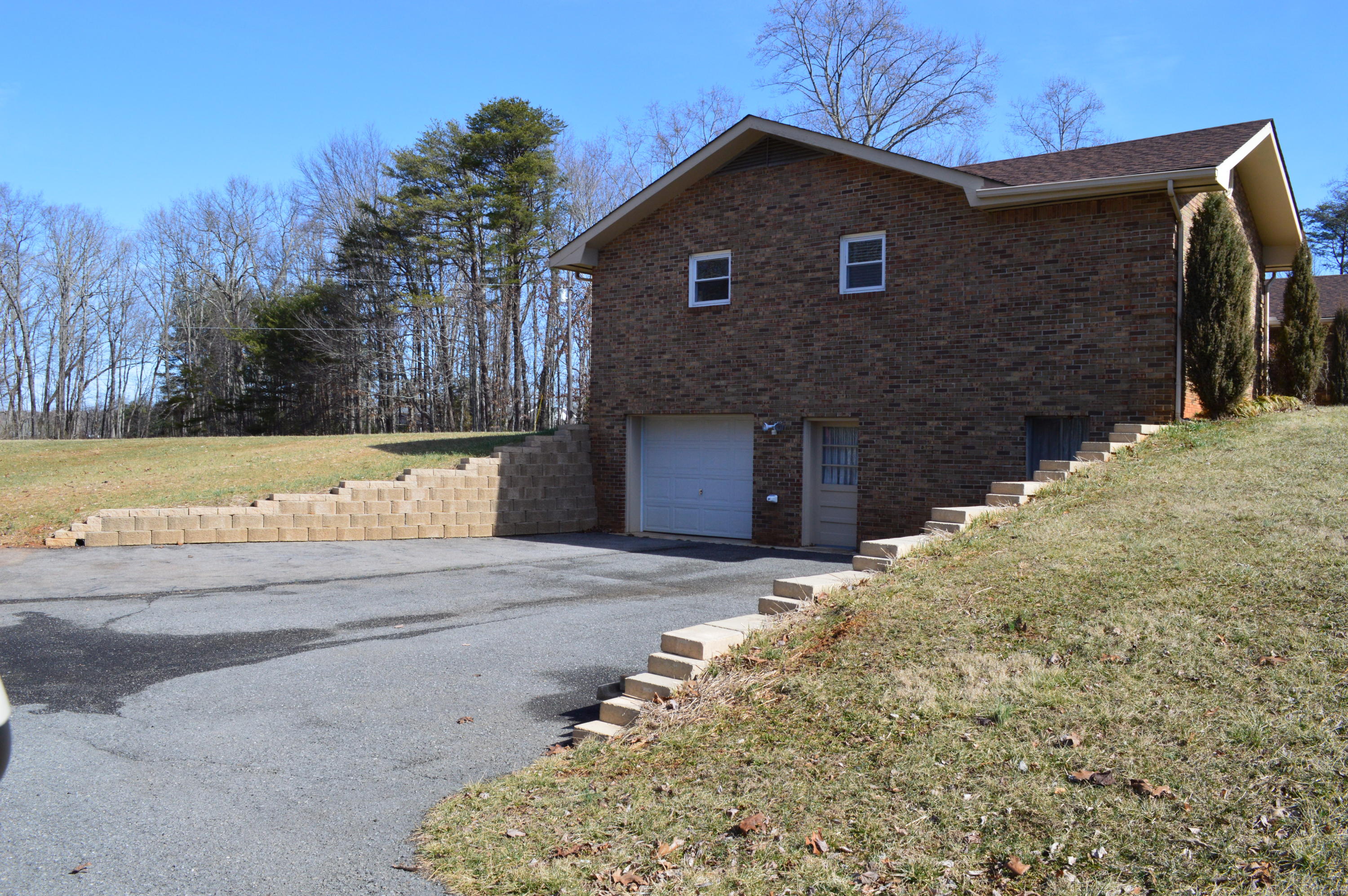 102 Dennis Road Dunlap, TN 37327 - Photo 3 of 14 015