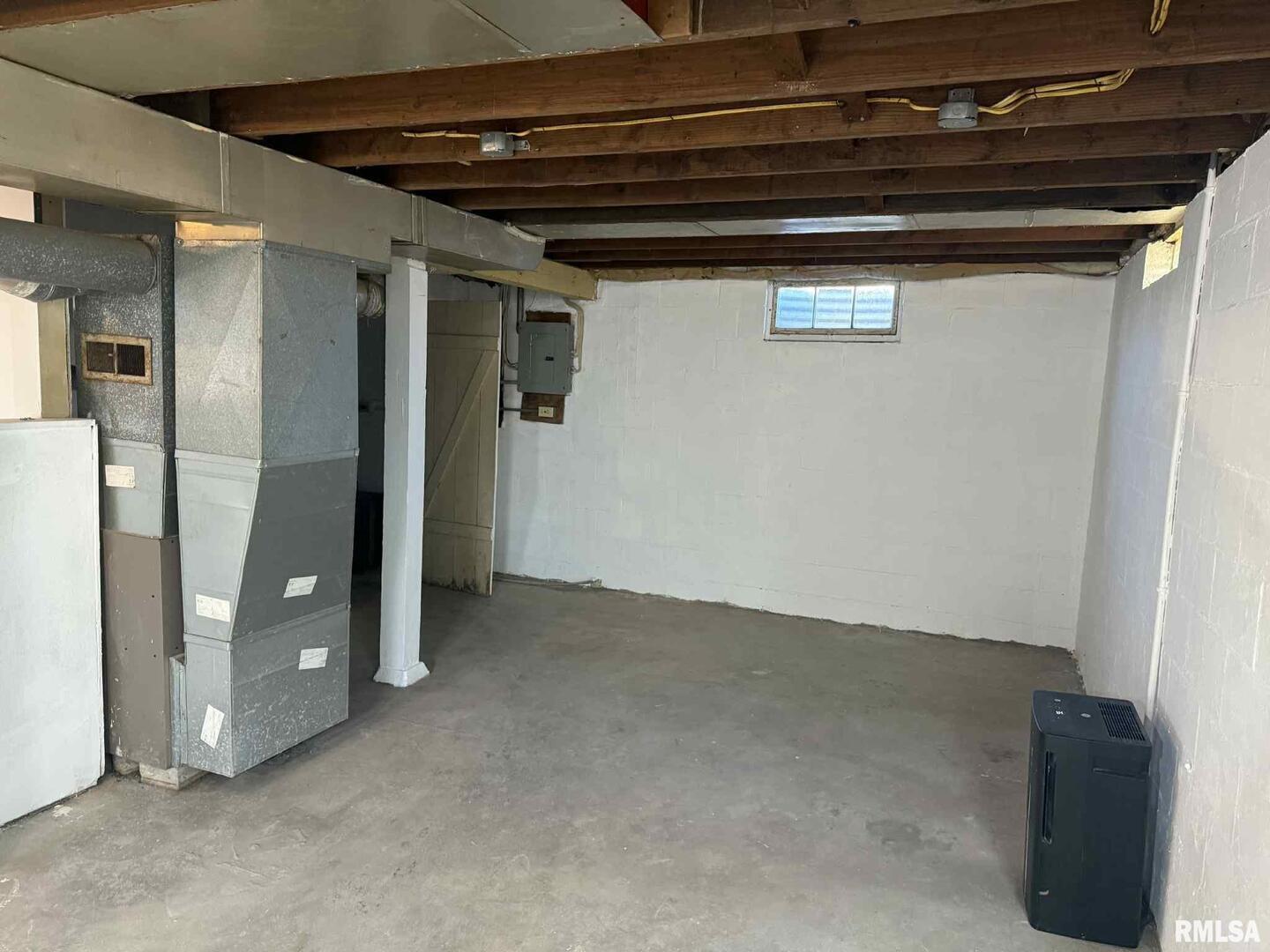 3 Anderson Avenue Milan, IL 61264 - Photo 27 of 30 a view of an empty room