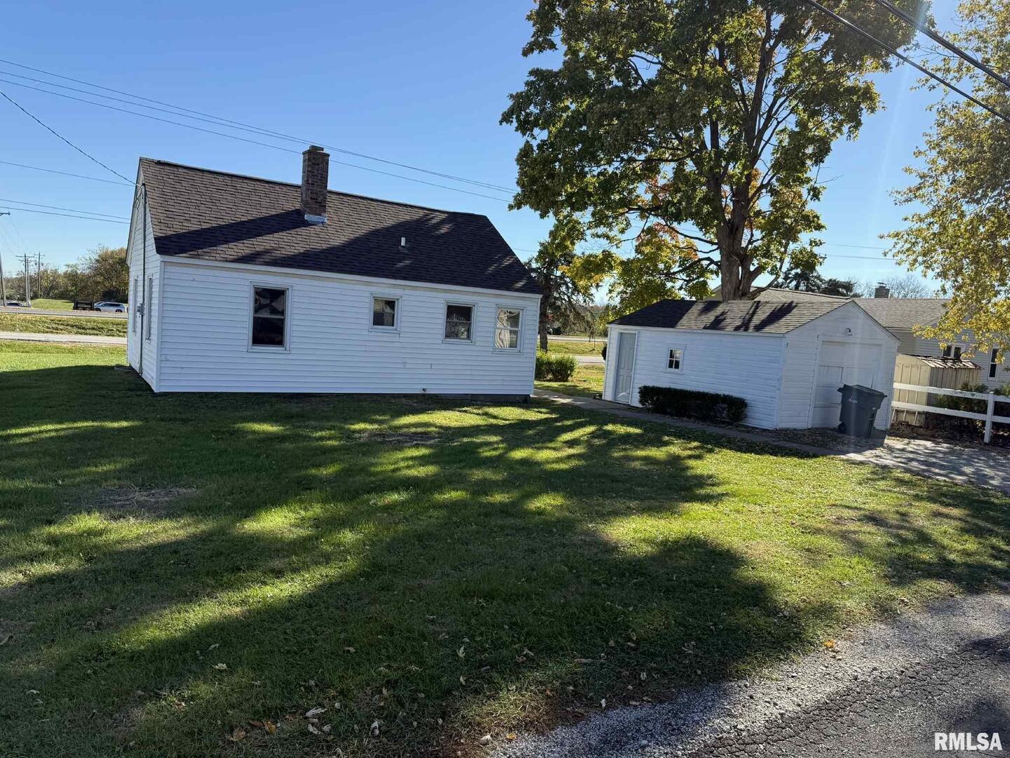 3 Anderson Avenue Milan, IL 61264 - Photo 6 of 30 a front view of house with garden