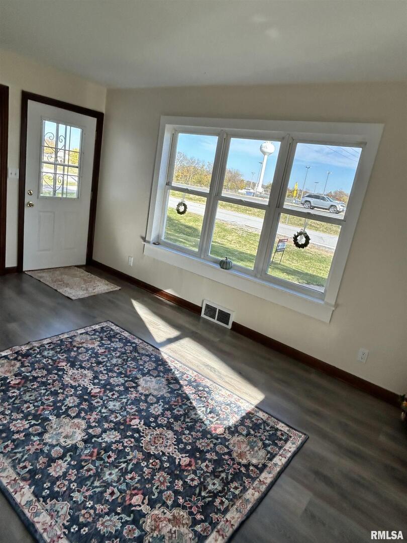 3 Anderson Avenue Milan, IL 61264 - Photo 10 of 30 an empty room with windows