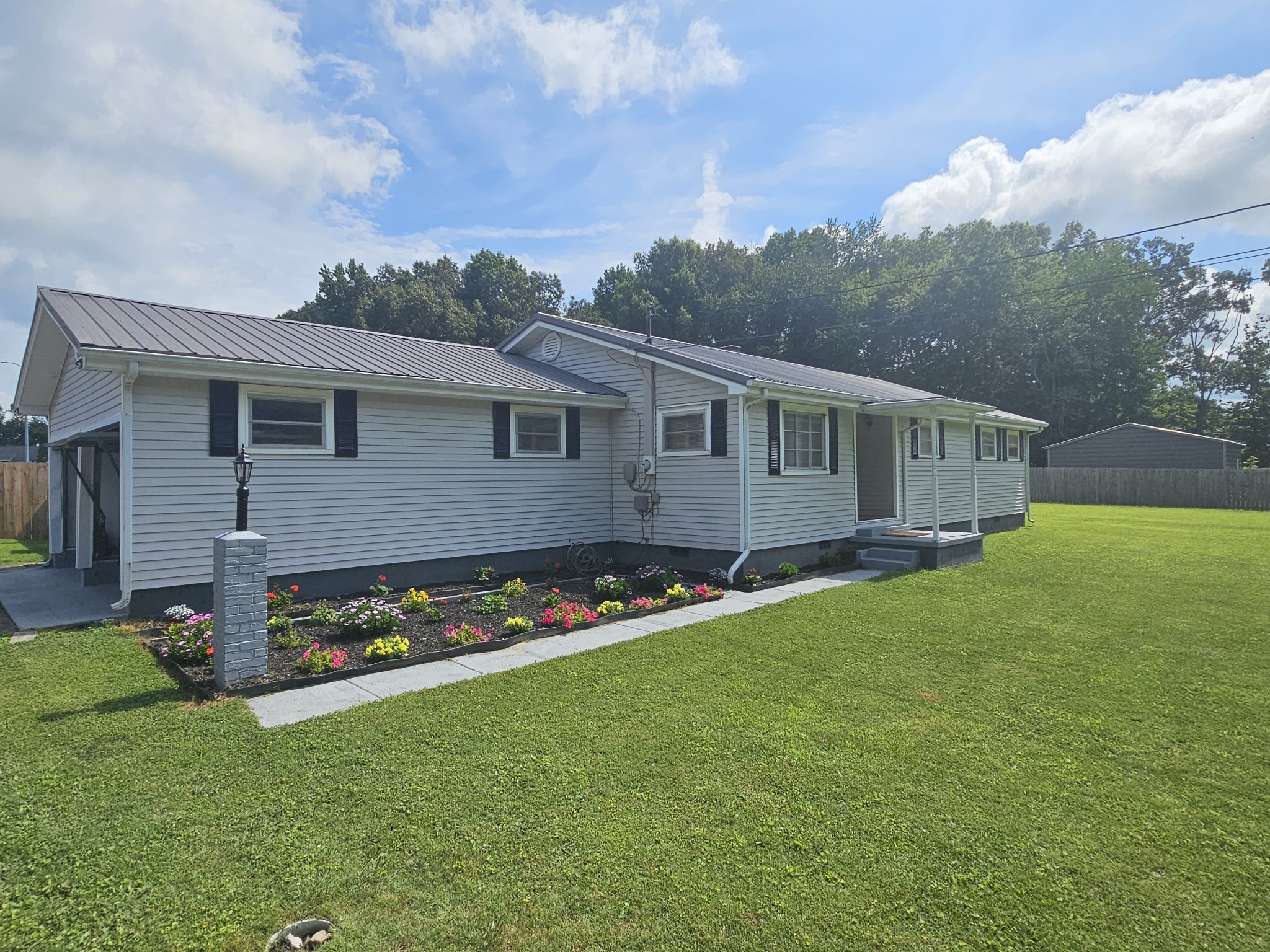 715 Marbury Road Tullahoma, TN 37388 - Photo 2 of 27