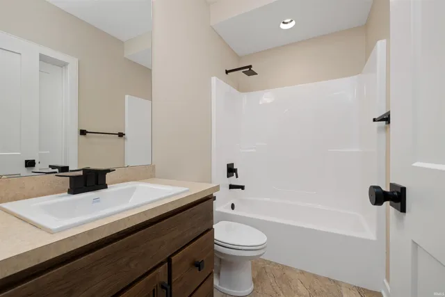 $719,798 | 18096 Tullymore Lane, Unit 34TR, Leo, IN 46765