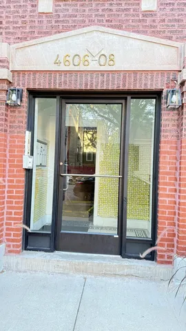 a view of entryway with a house